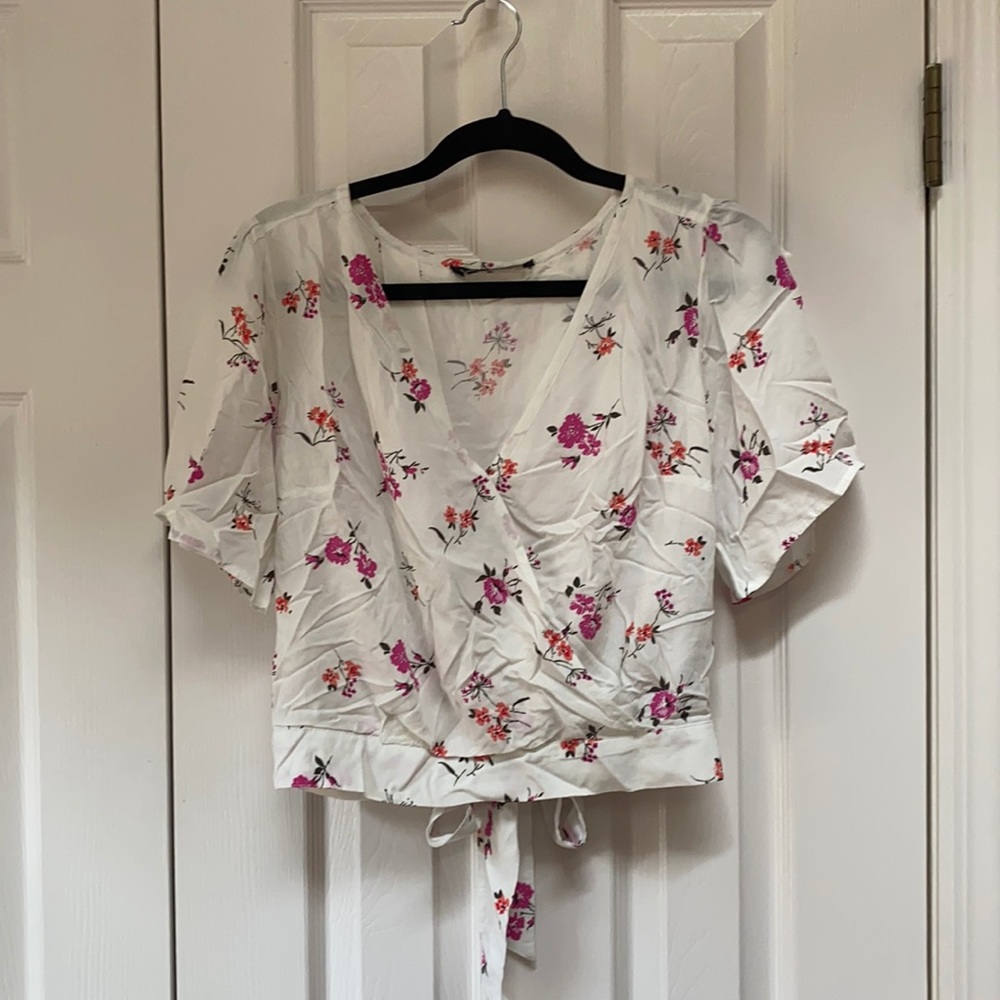 Abercrombie white floral top
